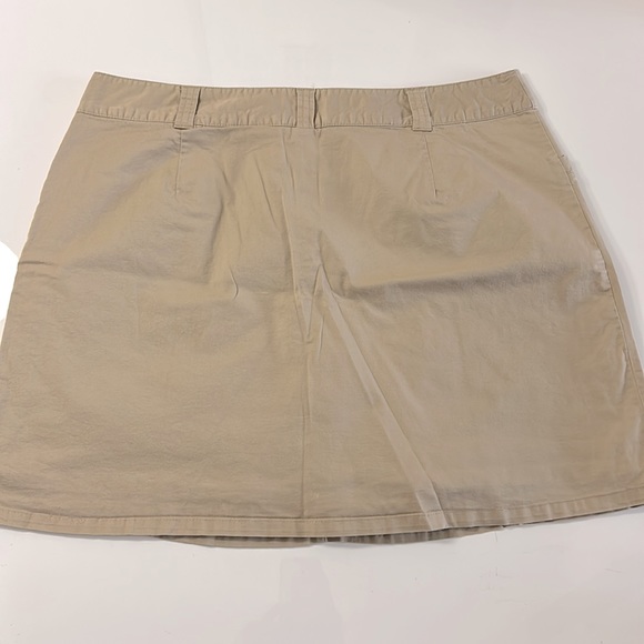 (16) White Stag beige skort - Picture 2 of 9